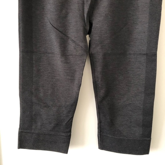 Lululemon Gray Seamlessly Crops 12 - Picture 5 of 6